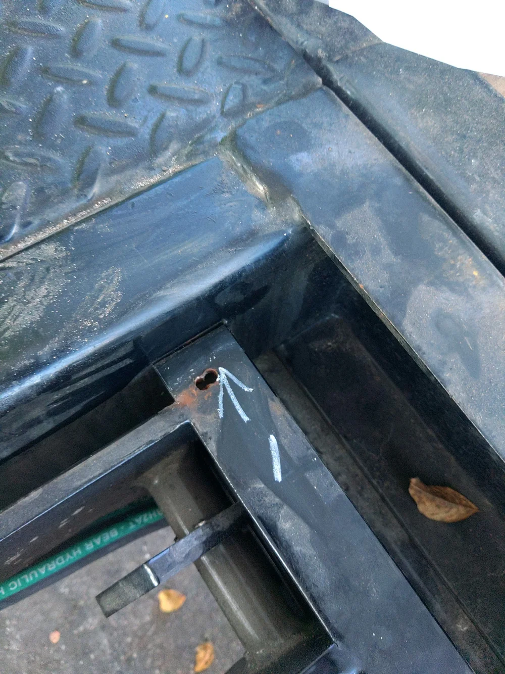 Defect on RawMaxx trailer sold by Load Runner Trailers, LLC — photo 2